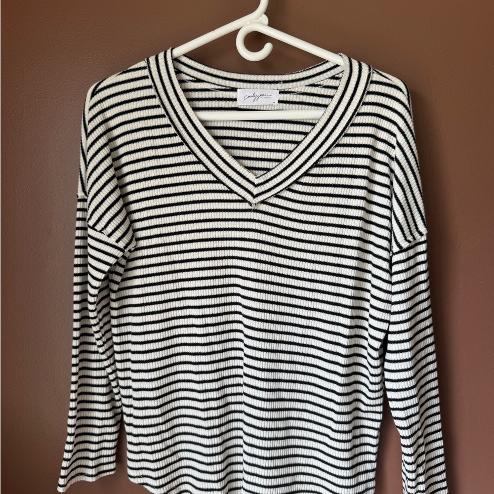Carly Jean Los Angeles Cameron Black & White Striped V-Neck Long Sleeve Top